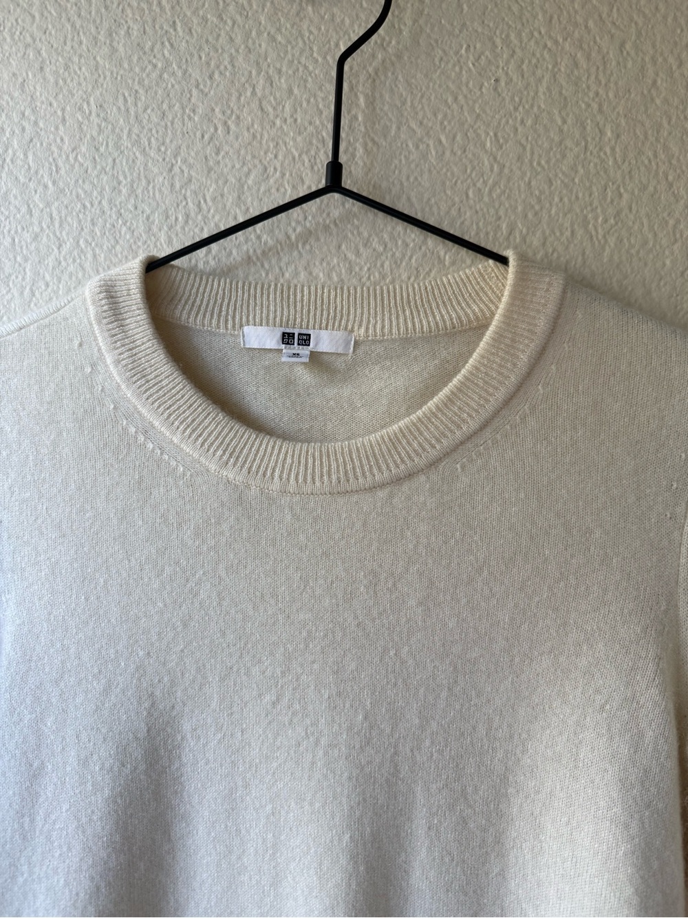 Uniqlo 100% cashmere Cream Crew Neck Sweater - Picture 3 of 11